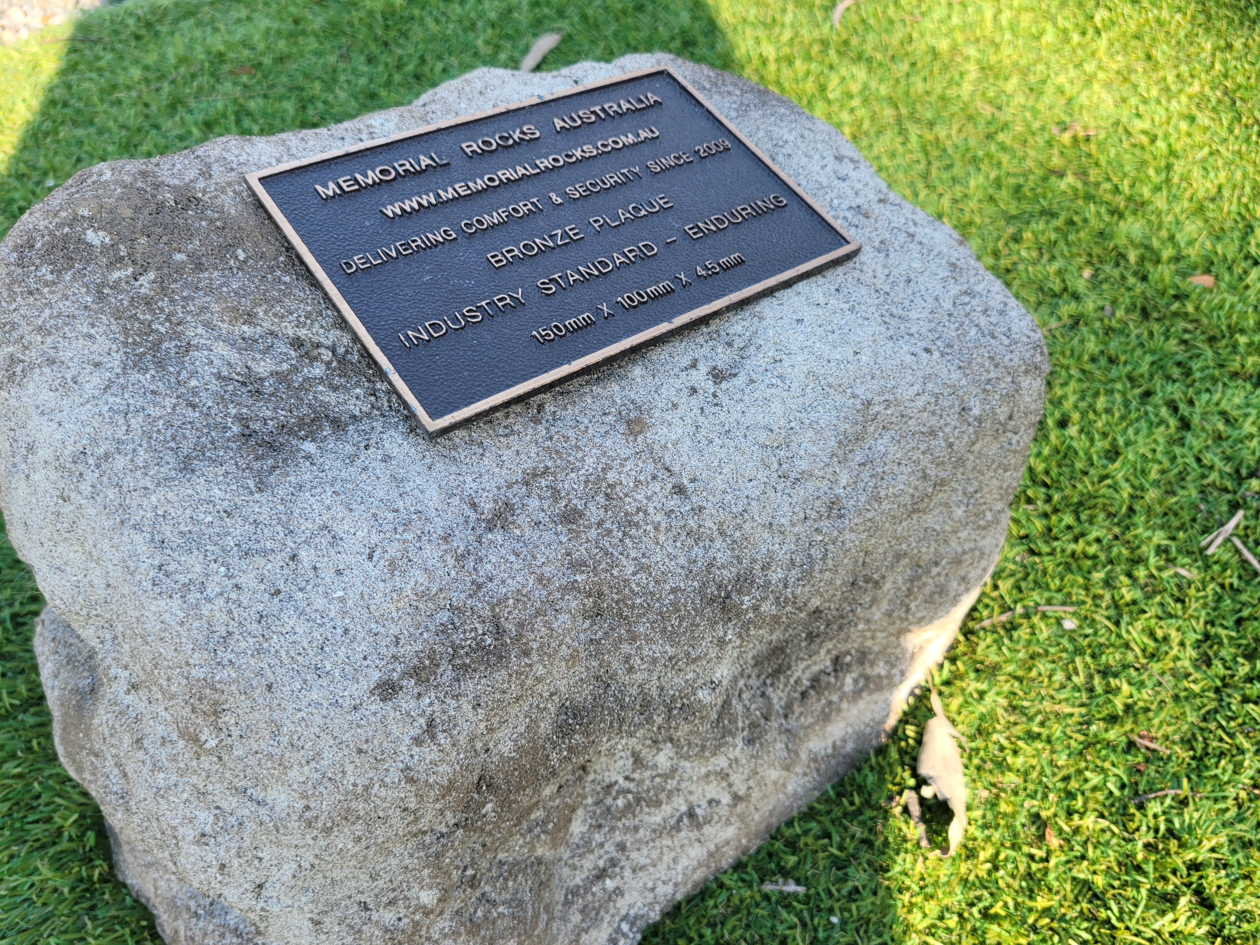 Memorial Rock Urn 1907 Regular Natural Riversand