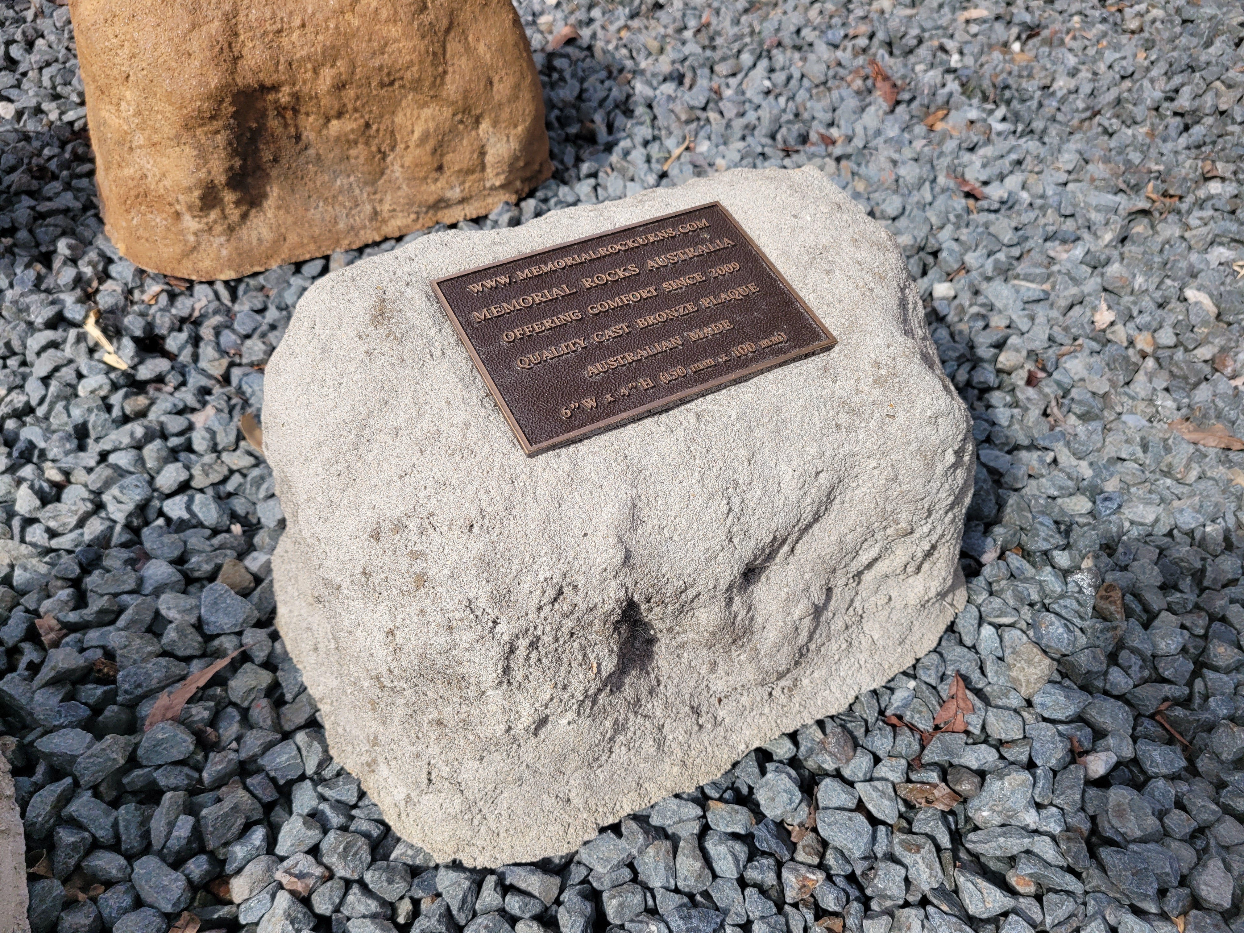 Memorial Rock Urn 1914 Regular Natural Riversand